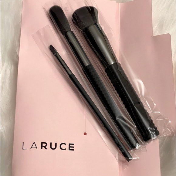 LARUCE Brush Set . On the Go Set . - Picture 2 of 7